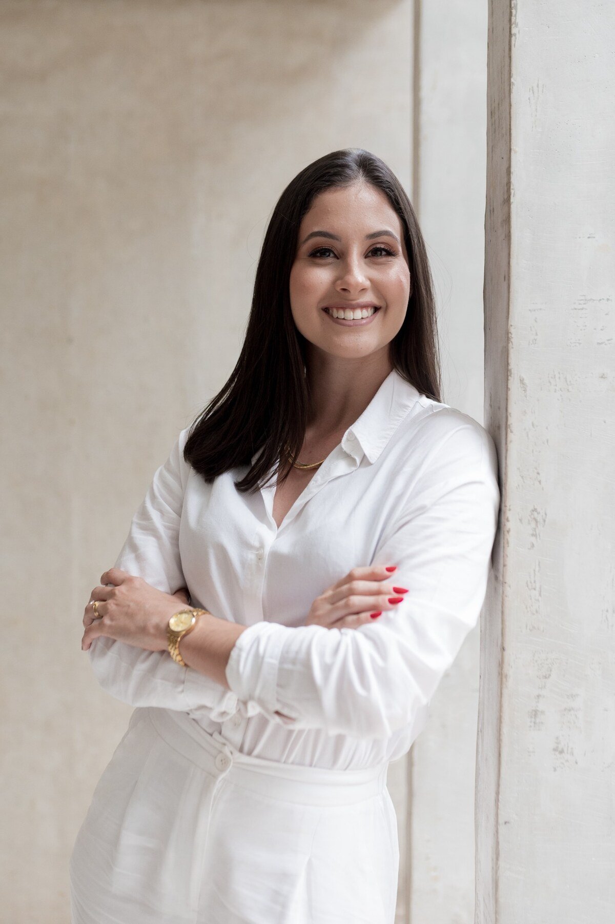 Priscila Cerqueira em retrato profissional sorrindo